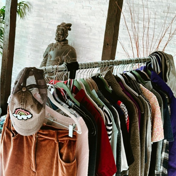 ✈️Meet your Posher, Amber✈️ - Picture 12 of 13